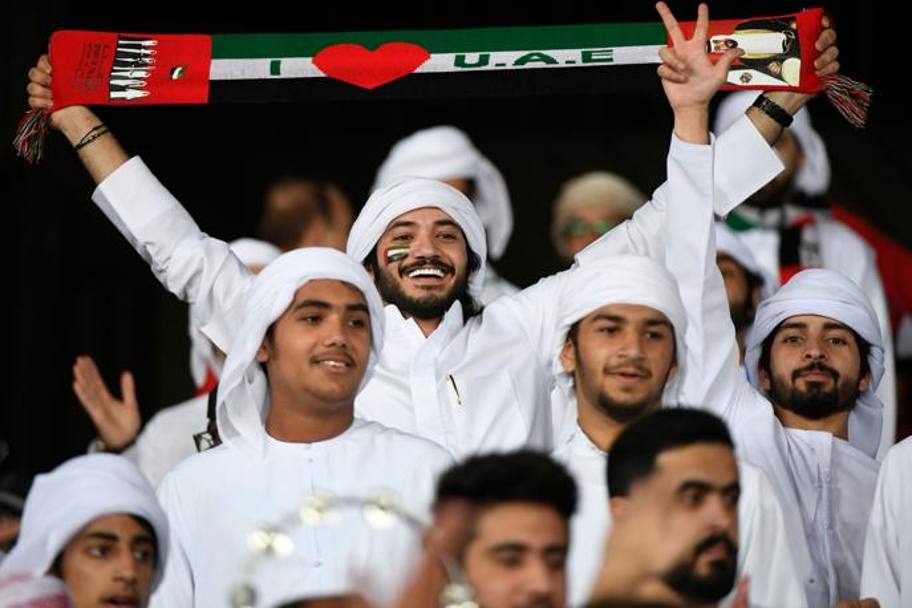 Zayed Sports City stadium, Abu Dhabi: Un tifoso degli Emirati durante la sfida contro l&#39;India, EPA